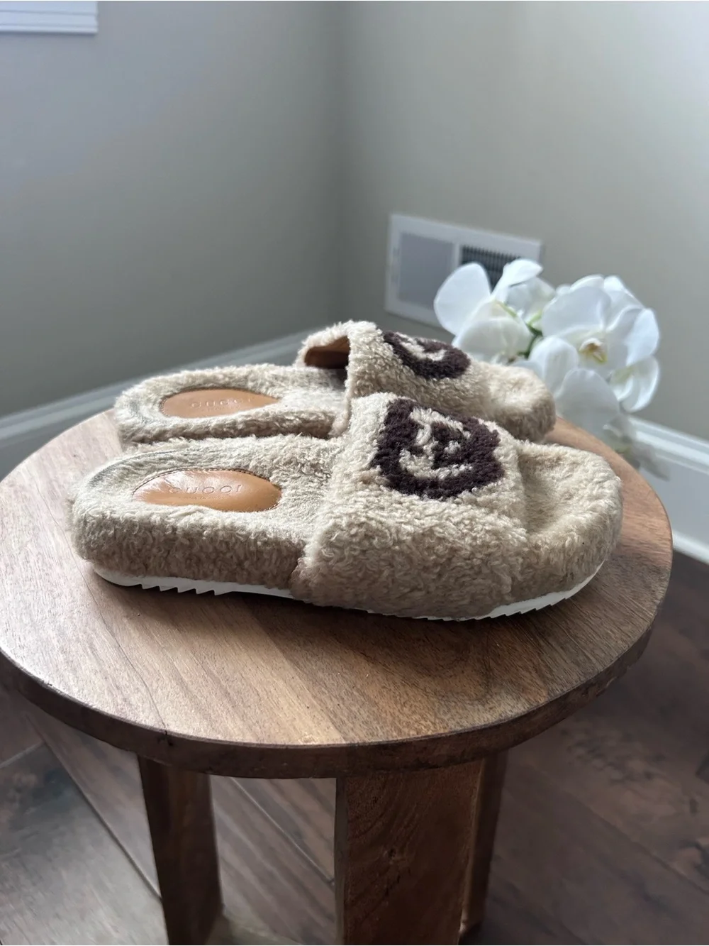 Gucci Cream Fuzzy Kids Slide Sandals with Brown Logo Accent